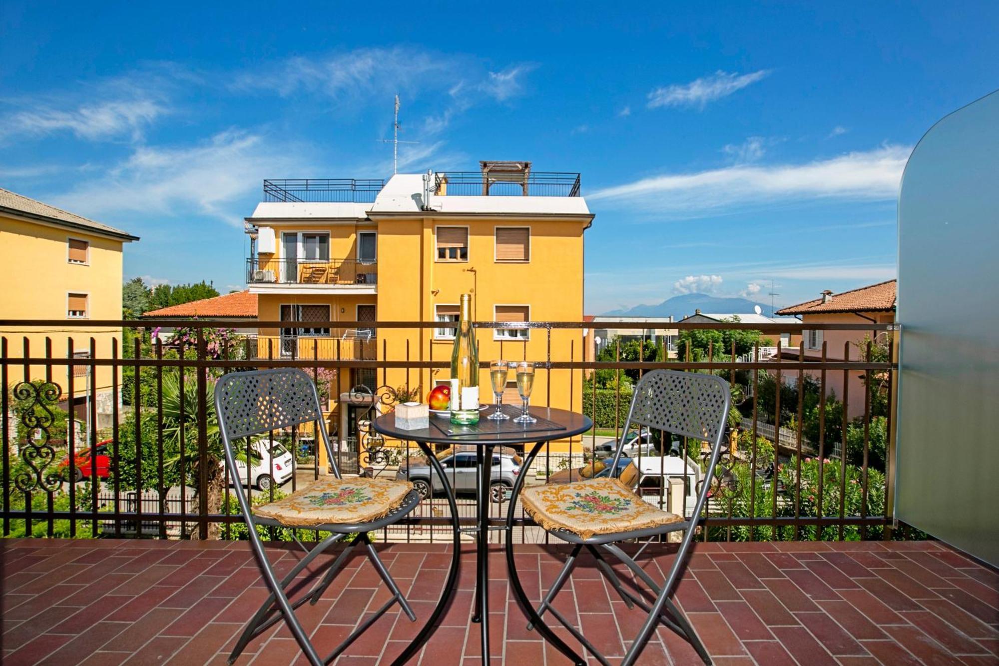 Villa Mimosa - Appartamento 2 - Happy Rentals Desenzano del Garda Exterior photo