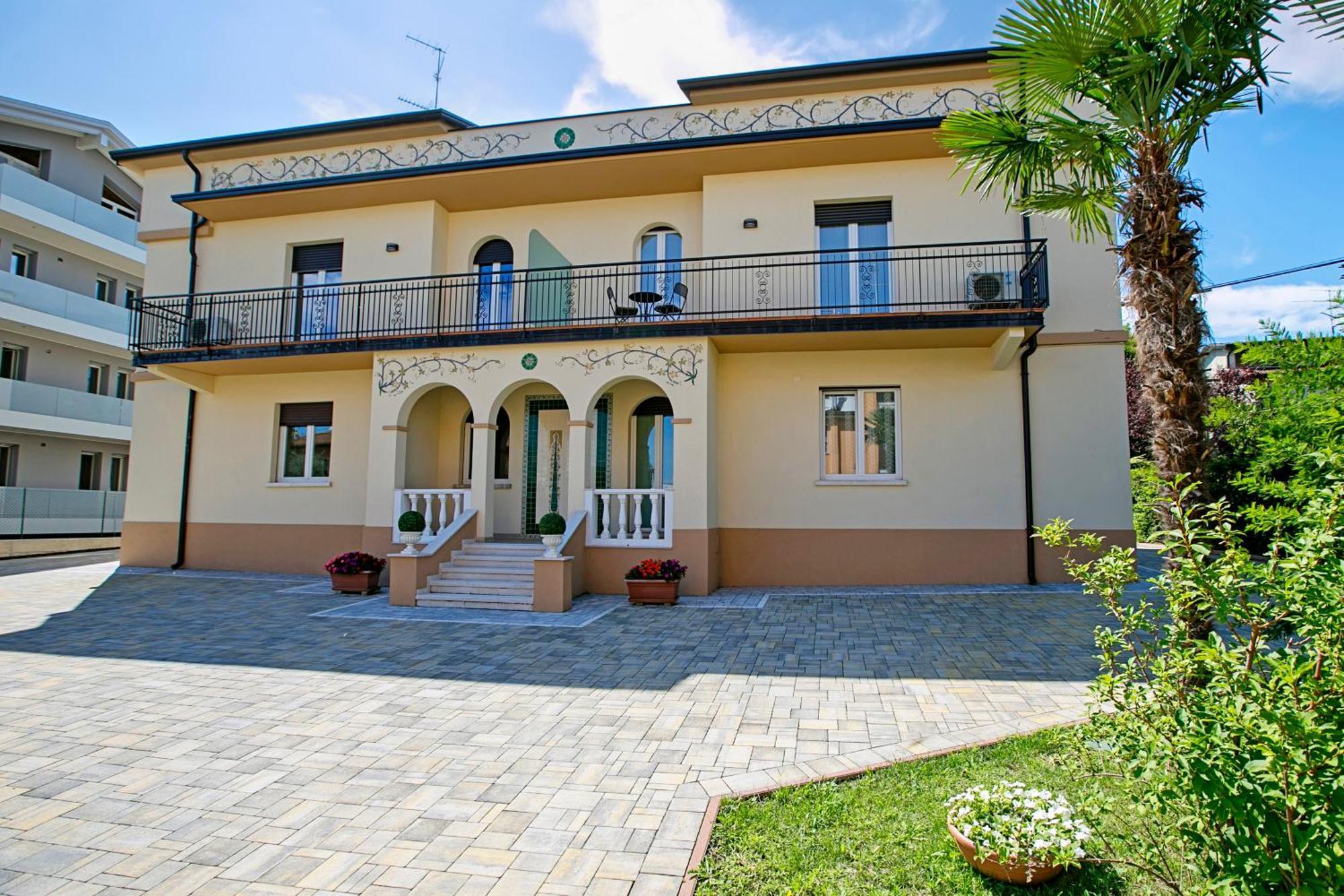Villa Mimosa - Appartamento 2 - Happy Rentals Desenzano del Garda Exterior photo